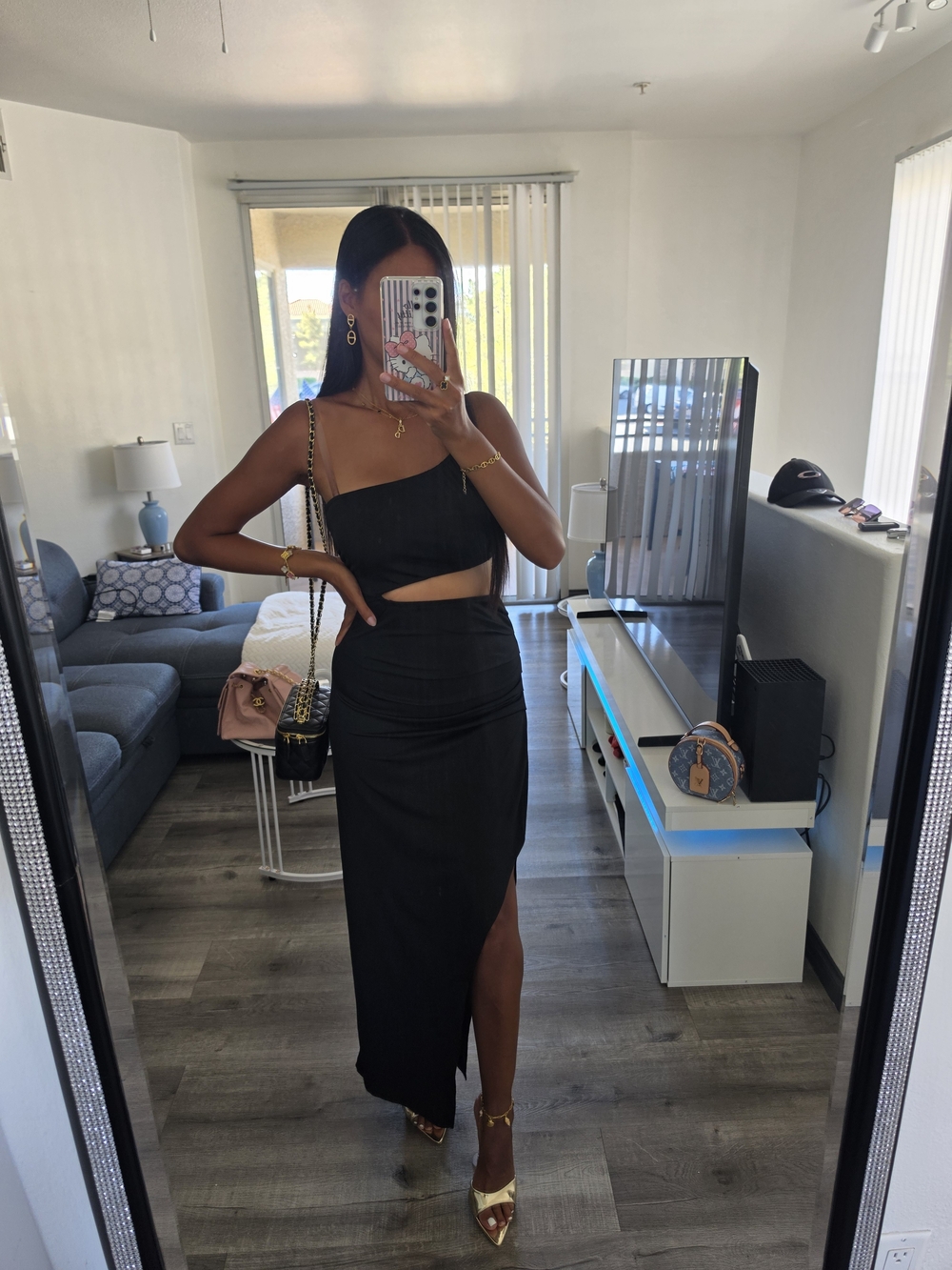 Black One-Shoulder Cutout Maxi Dress - Picture 6 of 16